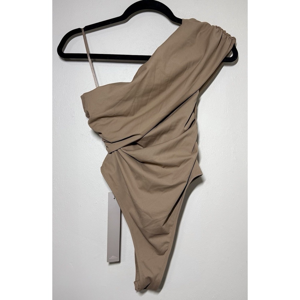 Misguided One-Shoulder Rushed Bodysuit Womens Size Small Oatmeal Tan Stretch NWT